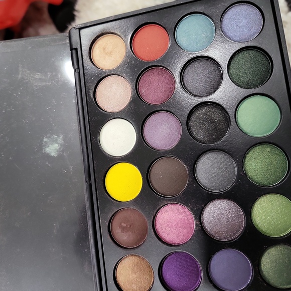 bh cosmetics bh party girl eyeshadow palette - Picture 3 of 3